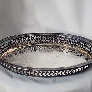 Vintage Oneida Lovely Oval Pierced Cutwork Silver Tone Tray